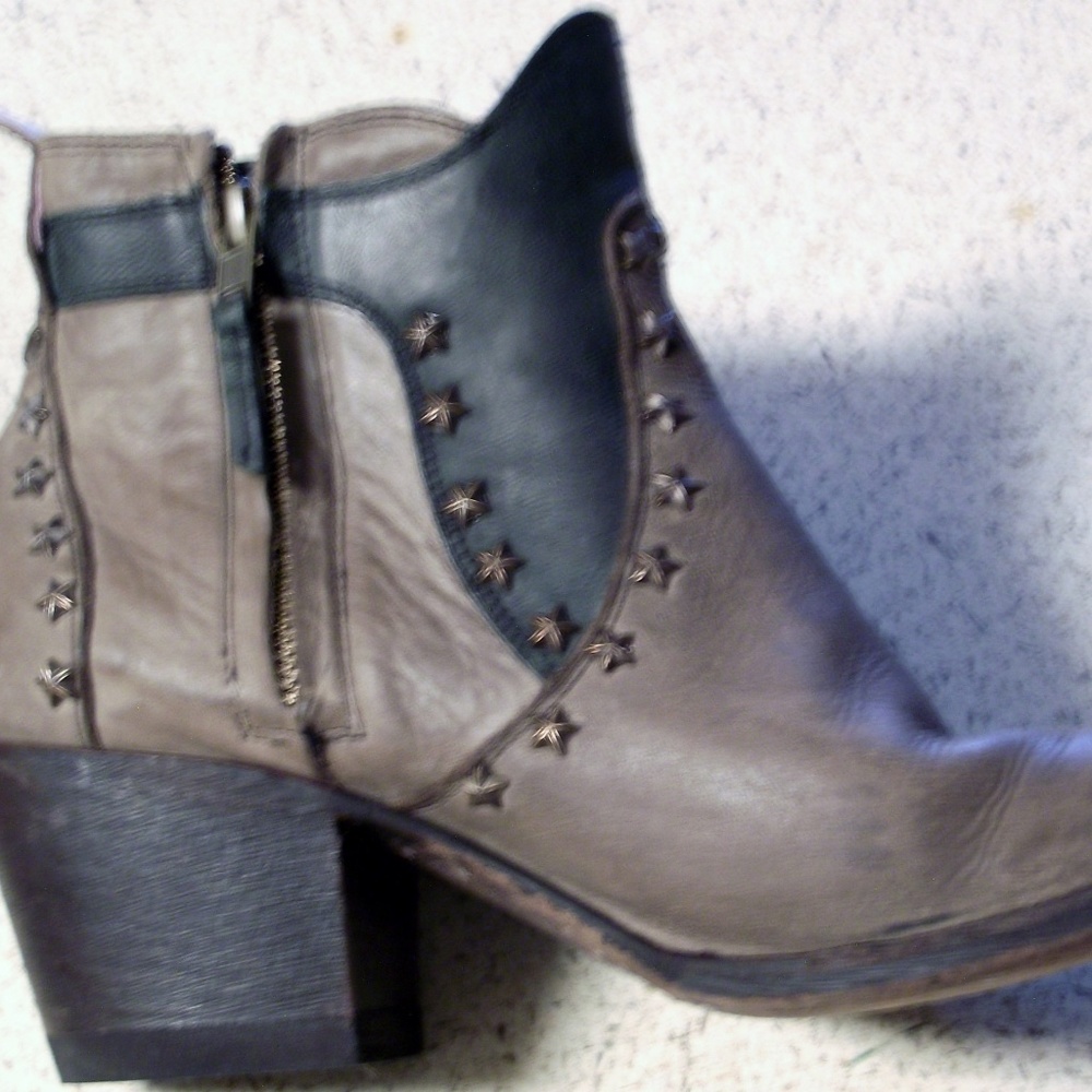 Miss Macie Women's Rogue Bootie - Brown/Black